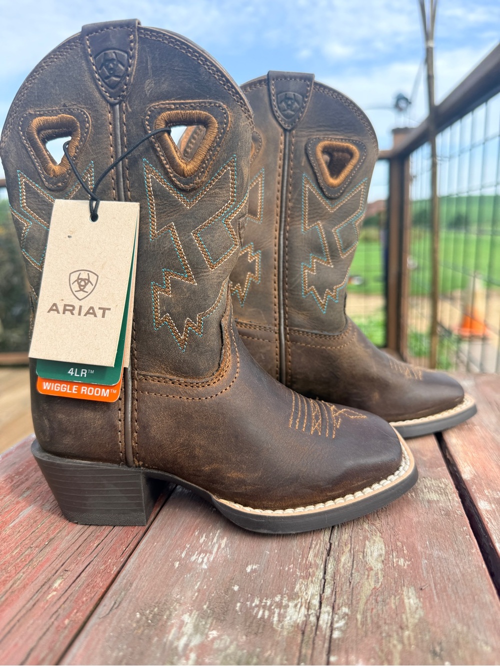 Ariat Brown Kids Western Pull-On Boots with Turquoise Stitching NWT/ no box